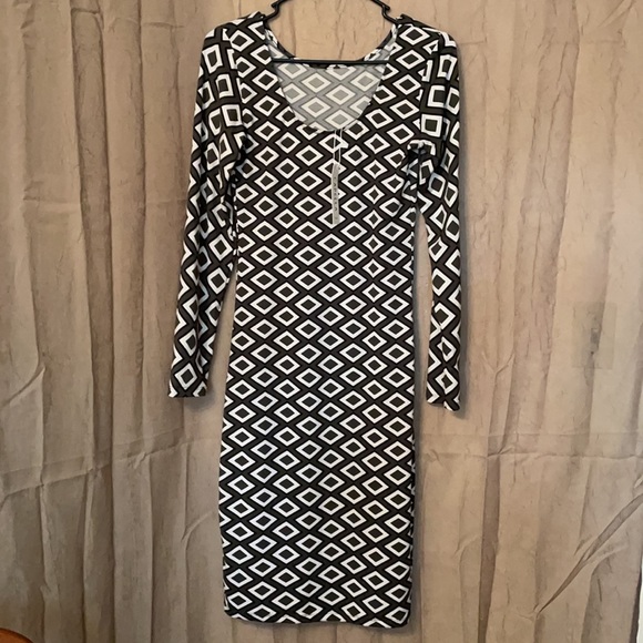 NWT Capella ladies size large fitted dress with geometric pattern - Picture 3 of 15
